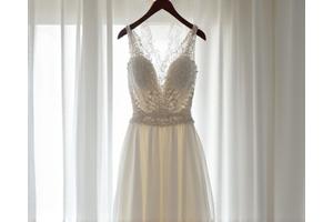 Vestido de novia impecable con encaje